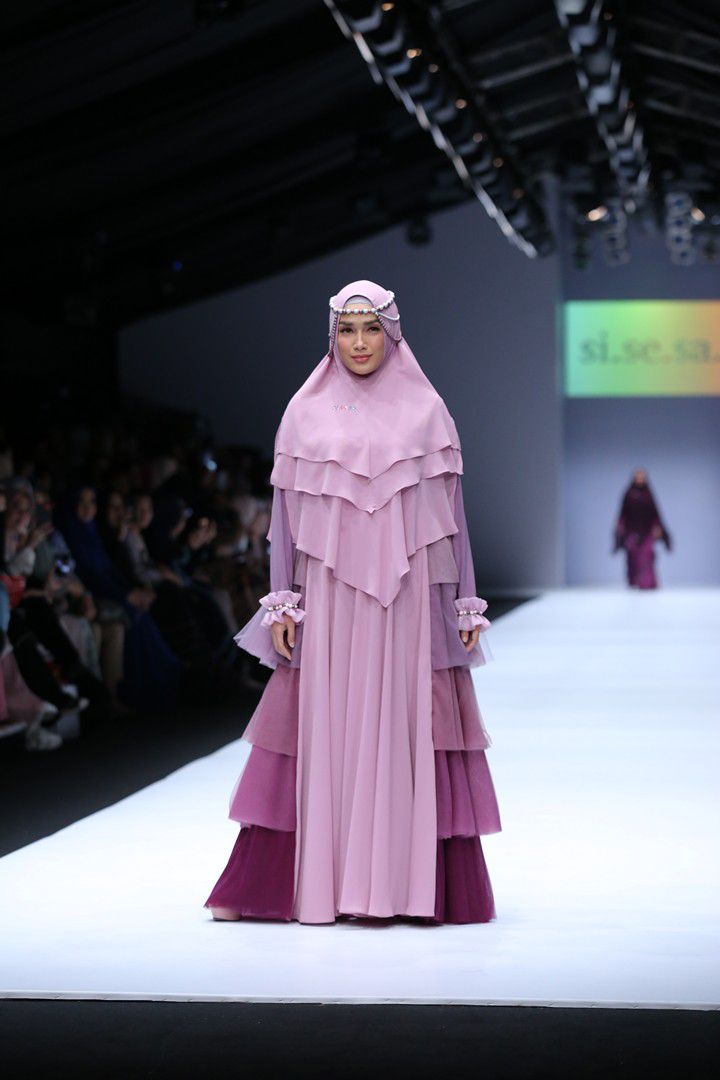 Penampilan Pesohor yang Jadi Muse Desainer di Runway JFW 2019