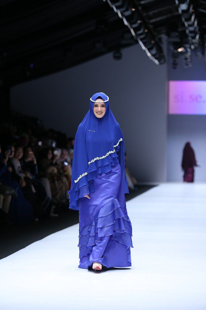 Penampilan Pesohor yang Jadi Muse Desainer di Runway JFW 2019