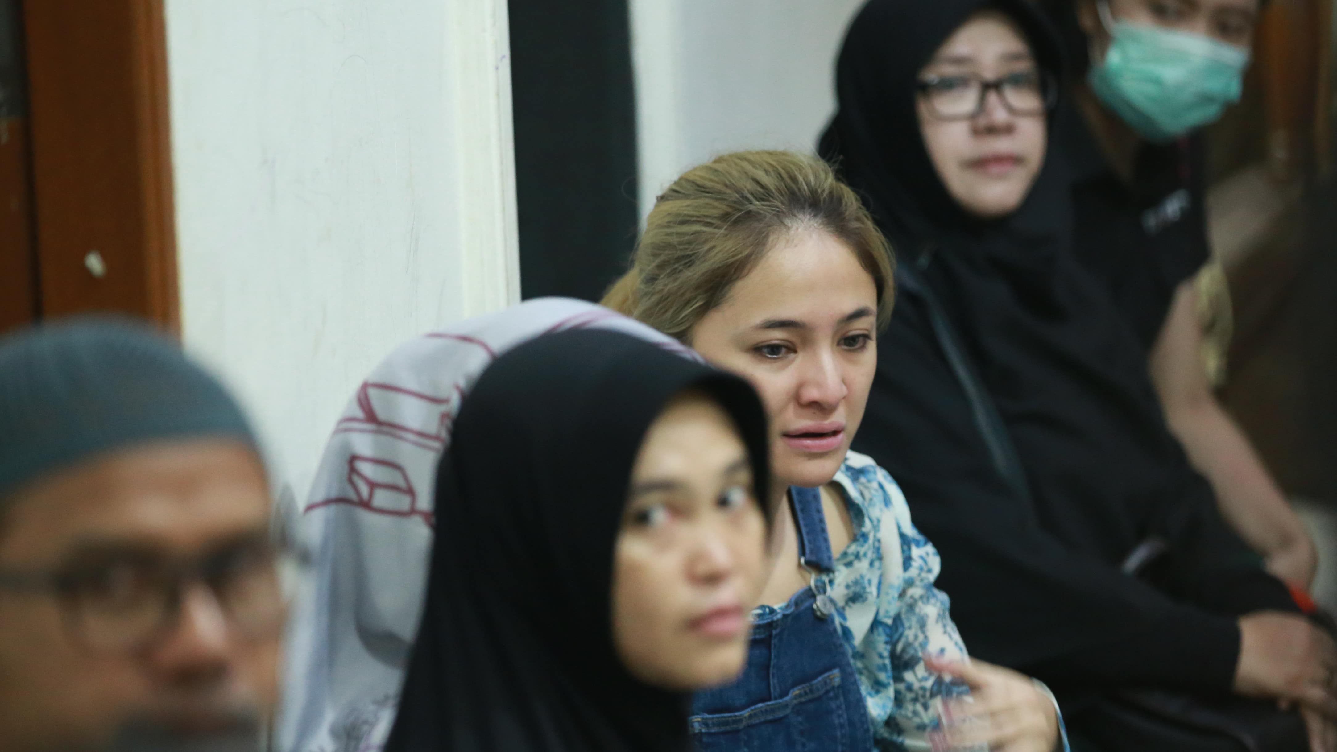 Air Mata Marshanda Tumpah Melihat Jenazah Cecep Reza