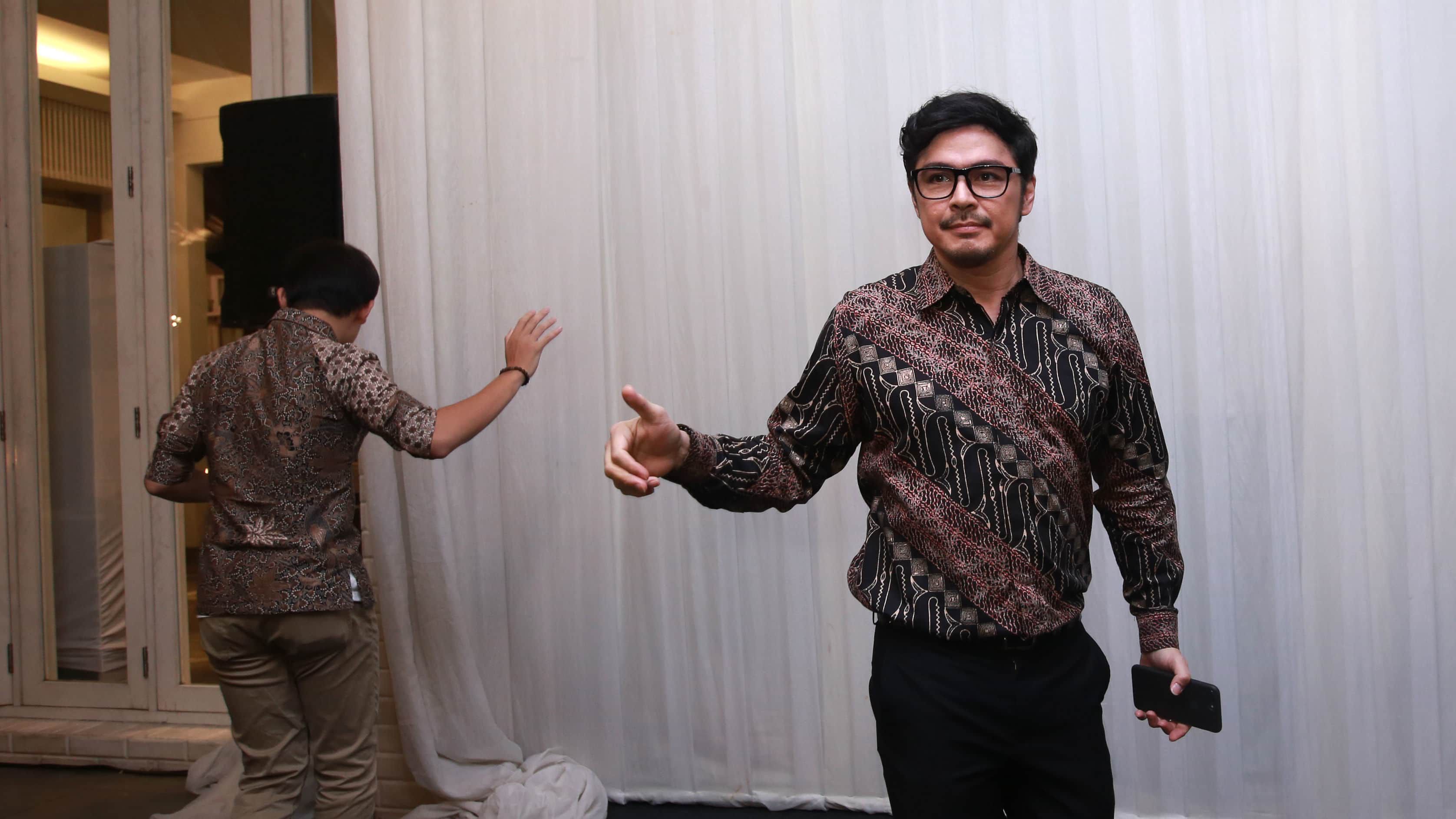 Gaya Busana Para Artis di Pernikahan Cut Tari-Richard Kevin