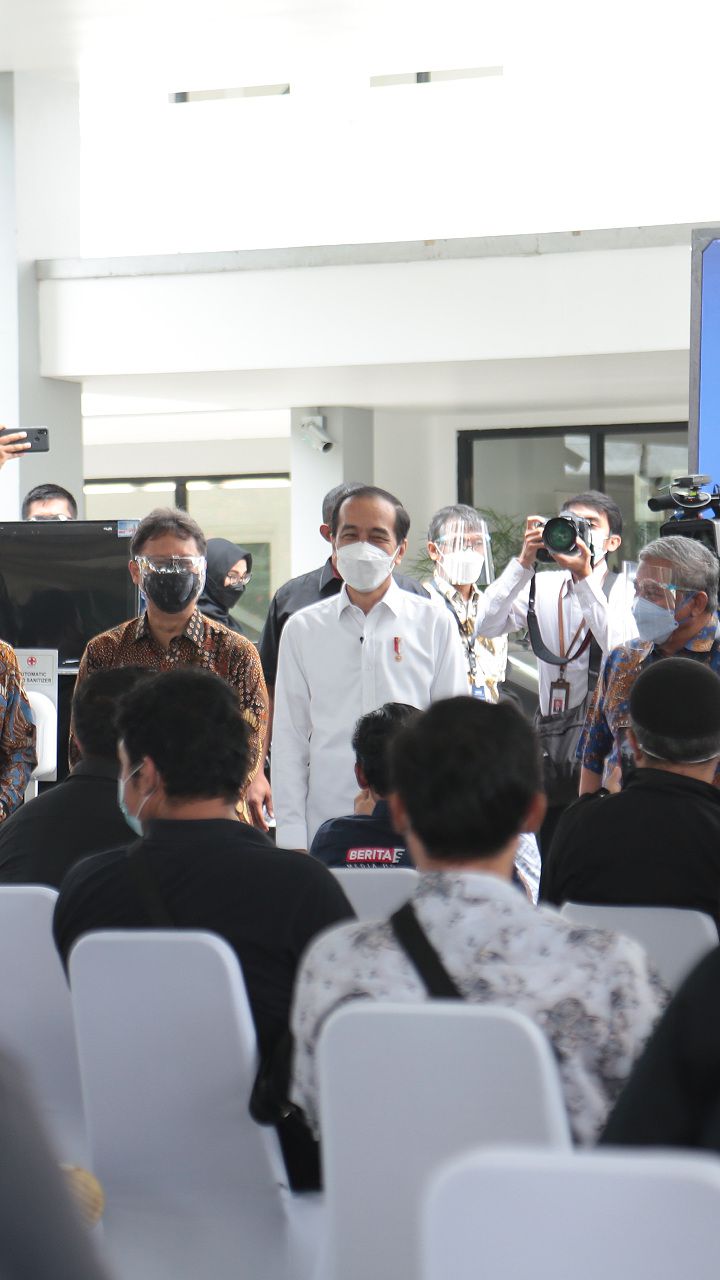FOTO: Presiden Jokowi Tinjau Vaksinasi Awak Media