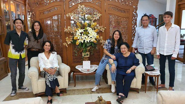 Foto Hunian Megawati Buat Dinner Perpisahan dengan Kartika