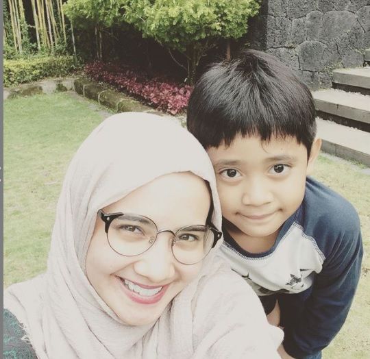 Jarang Tersorot! Rizky Anak Angkat Zaskia Sungkar-Irwansyah