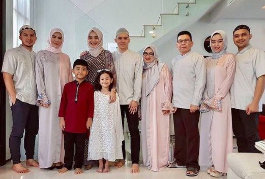 Jarang Tersorot! Rizky Anak Angkat Zaskia Sungkar-Irwansyah