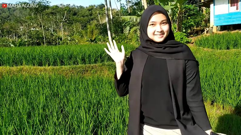 7 Potret Gadis Sunda Cantik Main Di Sawah Parasnya Bikin Pria Terhipnotis 6438