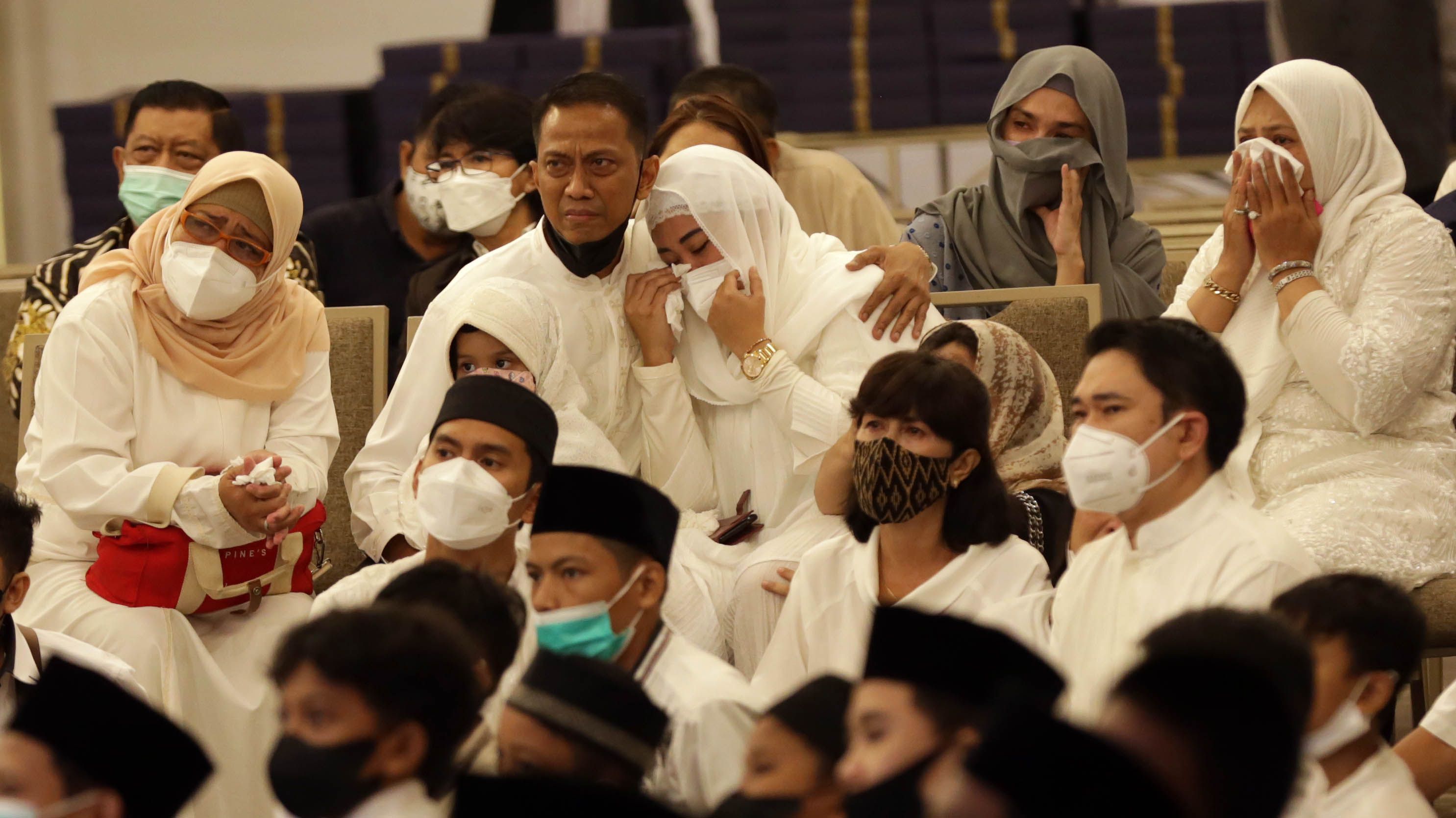 FOTO: Suasana Haru Pengajian Tujuh Hari Meninggalnya Vanessa Angel dan Bibi