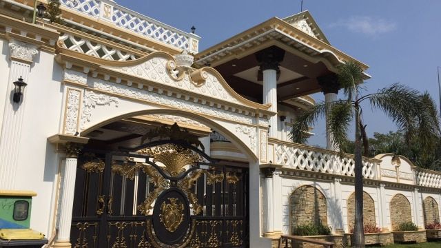 7 Potret Rumah Mewah Pelawak OVJ, Milik Andre Taulany Paling Megah Bak Istana!