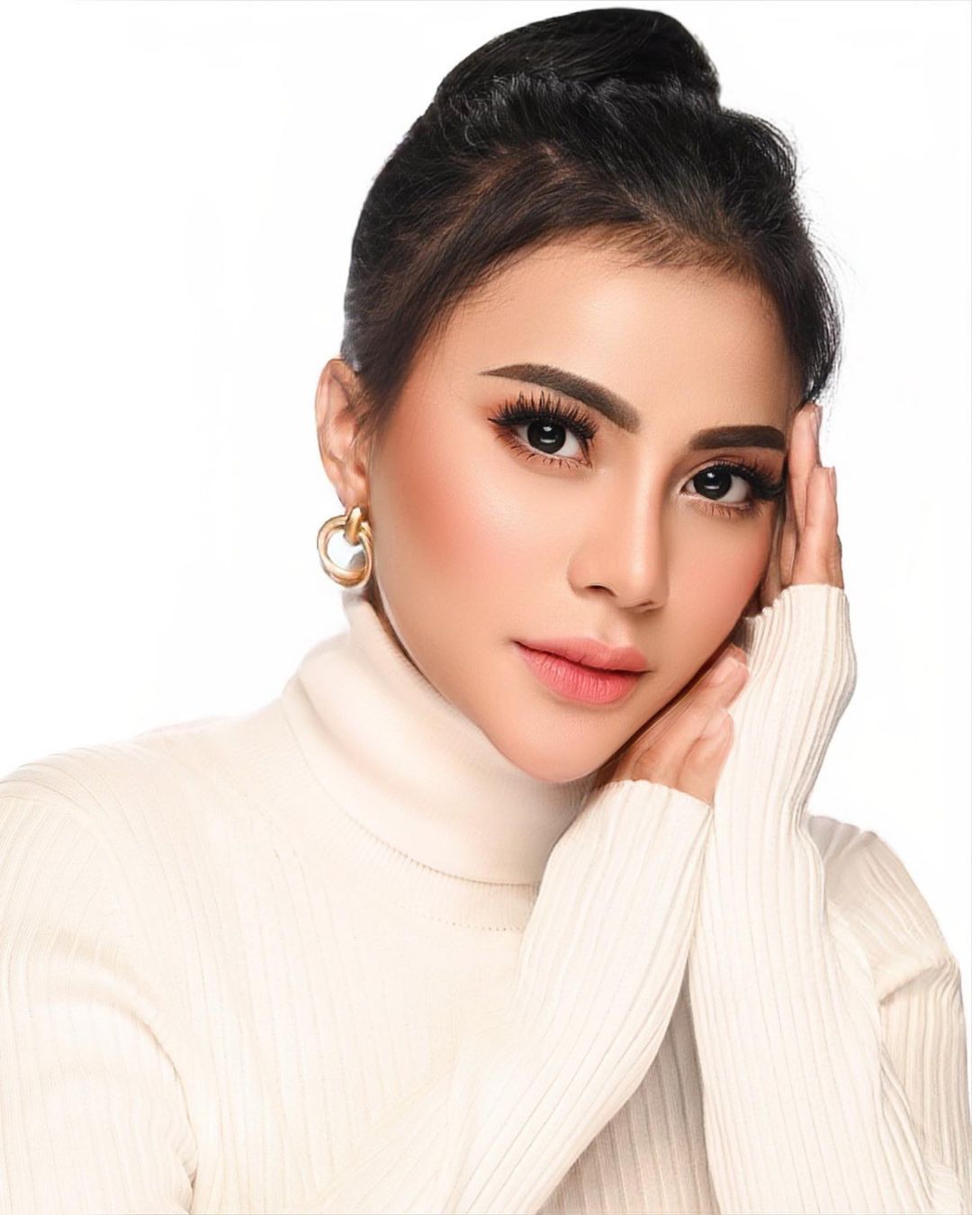 10 Potret Tisya Erni Mantan Model Majalah Dewasa Yang Kini Jadi Pedangdut Pernah Dekat Dengan Sule