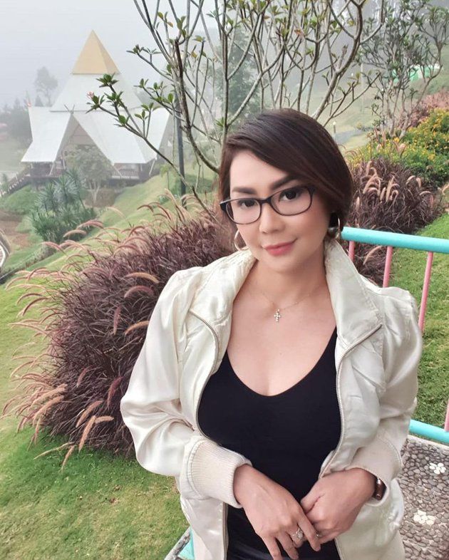 7 Potret Terbaru Tessa Kaunang, Makin Hot Usai Sulam Bibir!