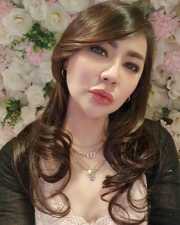 7 Potret Terbaru Tessa Kaunang, Makin Hot Usai Sulam Bibir!