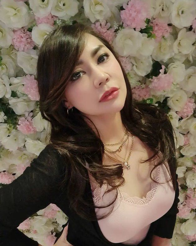 7 Potret Terbaru Tessa Kaunang, Makin Hot Usai Sulam Bibir!