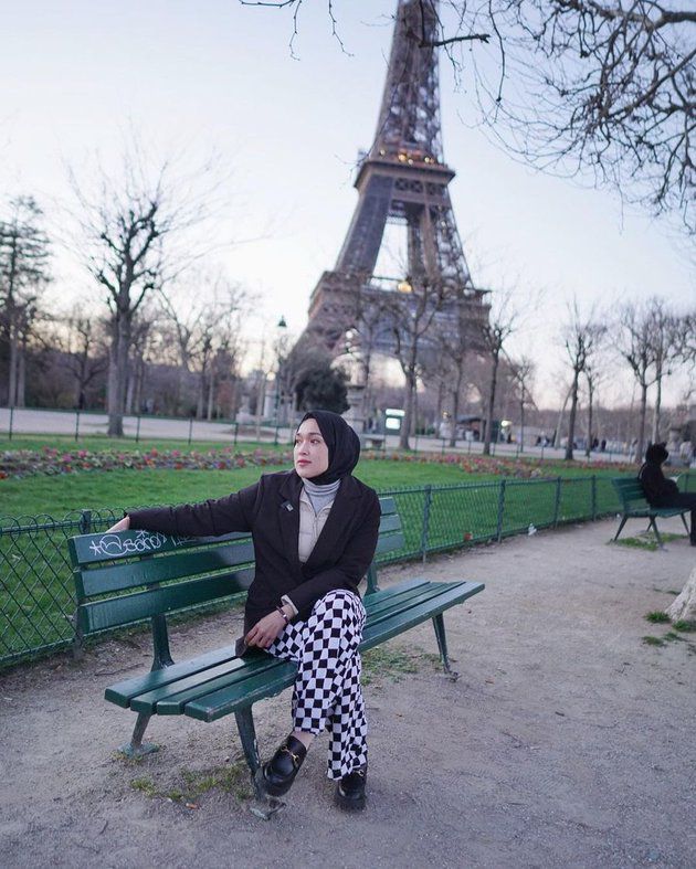 7 Momen Keseruan Ririe Fairus di Paris, Impian yang Jadi Nyata!