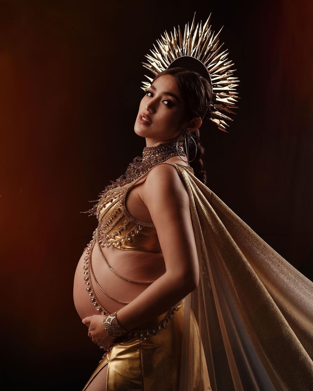 10 Potret Maternity Shoot Jessica Iskandar, Dandan Ala Penyanyi Beyonce, Hot Banget!