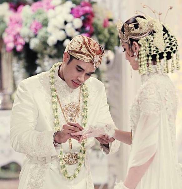 Kisah Cinta Nia Ramadhani dan Ardi Bakrie yang Tengah Diterpa Isu Perceraian!