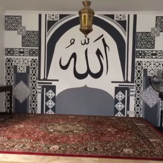 10 Potret Mushola di Rumah Mewah Artis 'Sultan', Ada yang Ngambang di Atas Air