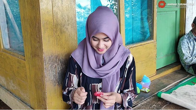 8 Potret Gadis Desa Cantik Keturunan Palestina Di Sukabumi Yang Viral