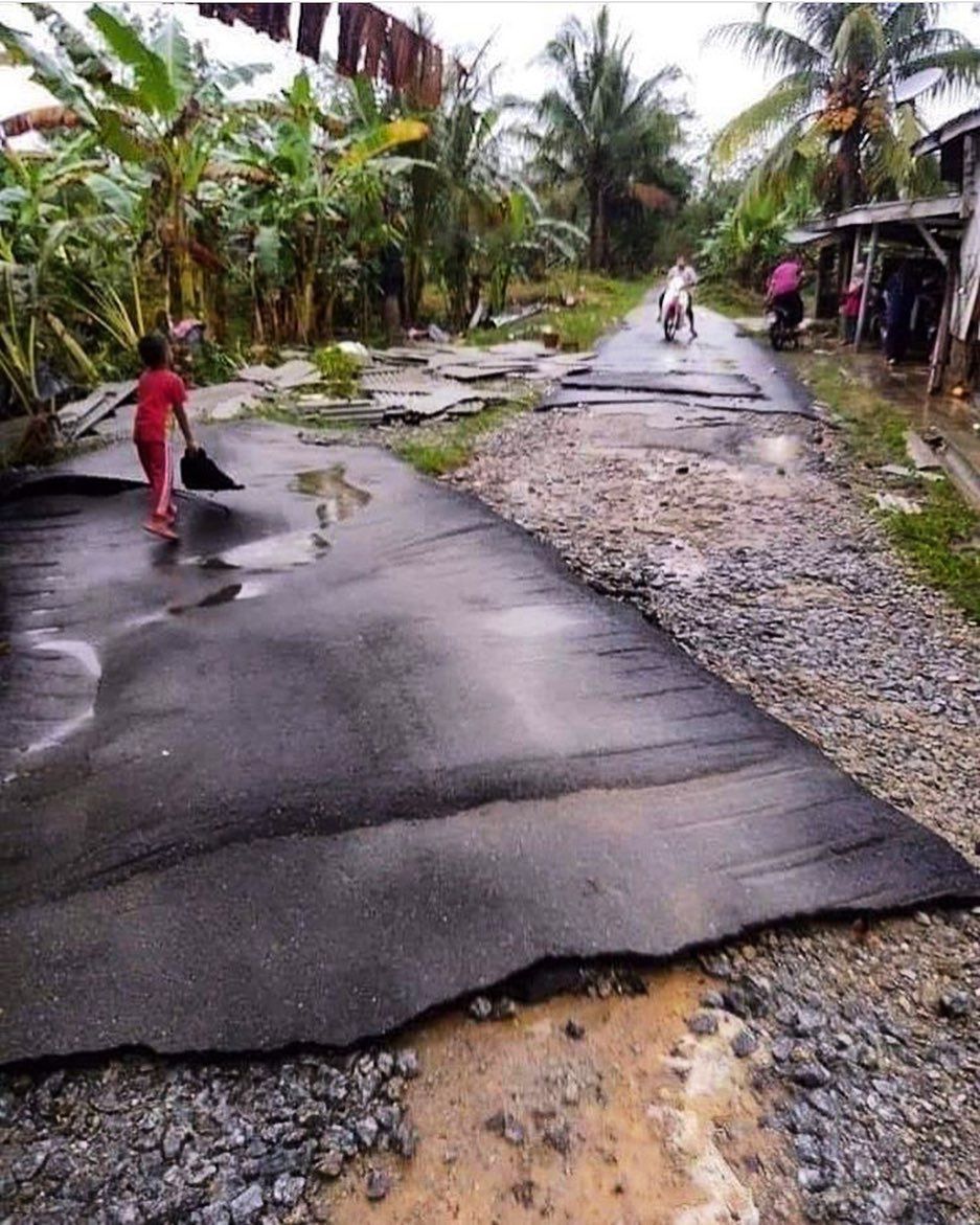 10 Potret Pembangunan Jalan Ini Nyeleneh Banget, Hasilnya Bikin Geleng-Geleng Kepala!