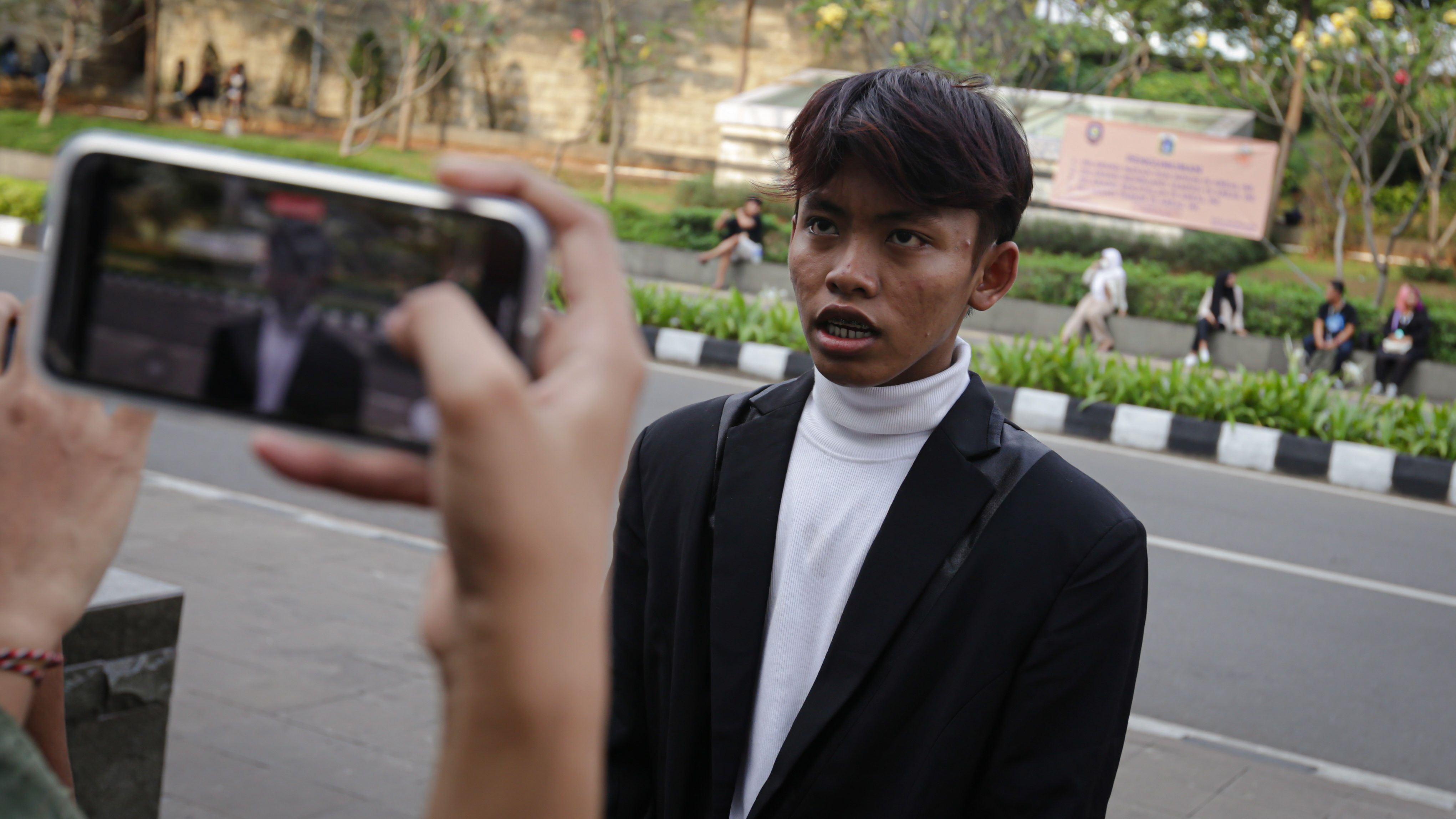 Segini Harga Outfit Roy Pacar Jeje Bocah 'SCBD Citayam Fashion Week'
