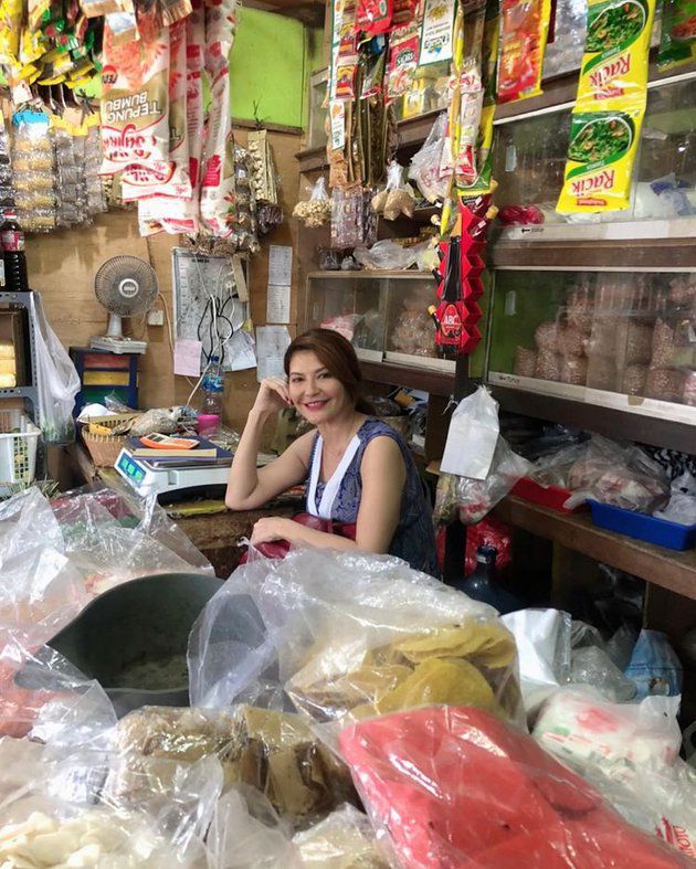 Potret Tamara Bleszynski Nongkrong hingga Belanja di Pasar Tradisional, Penampilannya Disorot