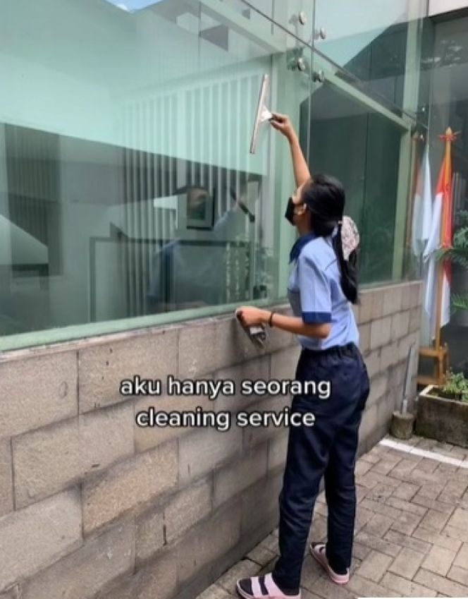 Potret Nissya Hatala Cleaning Service yang Viral Karena Paras Cantiknya, Disebut Cocok Jadi Model!