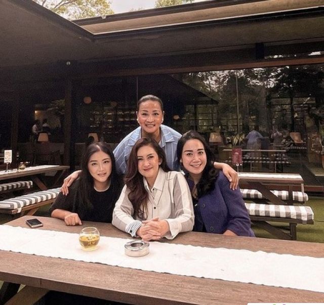 9 Potret Puput Nastiti Istri Ahok Bareng Geng Sosialitanya, Ada Bunga Zainal & Wendy Walters!