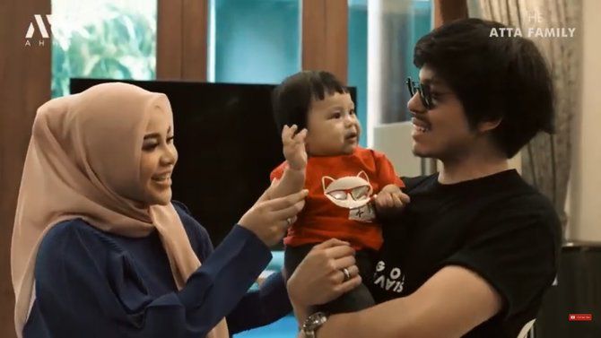 10 Potret Bunda Corla Jadi `Baby Sitter` Ameena Anak Atta-Aurel, Joget Heboh Berdua, Gemas Banget!