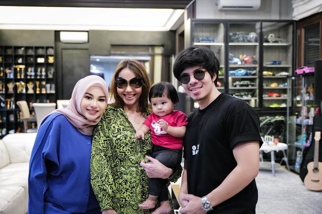 10 Potret Bunda Corla Jadi `Baby Sitter` Ameena Anak Atta-Aurel, Joget Heboh Berdua, Gemas Banget!