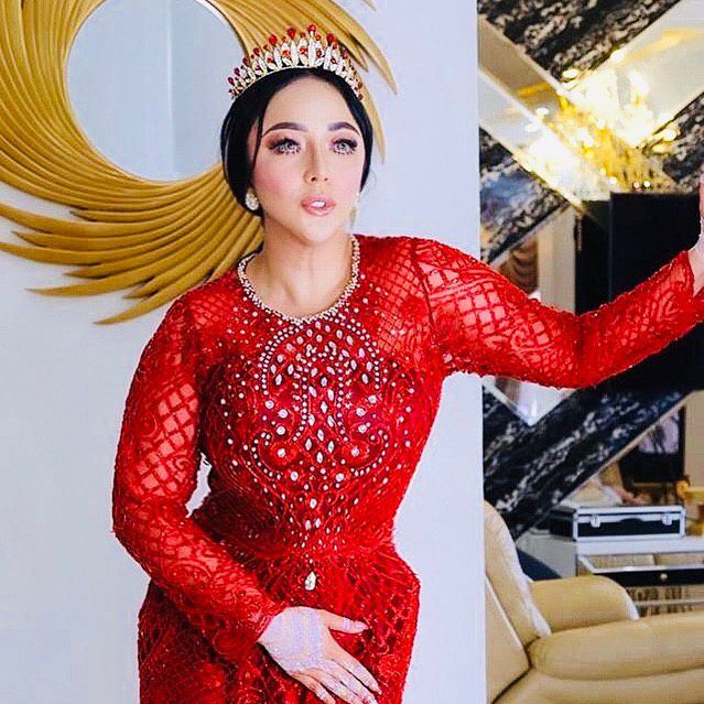 Masih Ingat Regina Mantan Istri Farhat Abbas? Dulu Jadi Asisten Pengacara Kini Banting Stir Jadi Pedangdut, Penampilannya Bikin Pangling!