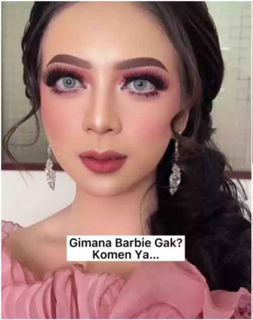 Wanita Dengan Bekas Jerawat Dimakeup Mua Ala Barbie Hasilnya Bikin Lupa Wajah Aslinya 8099