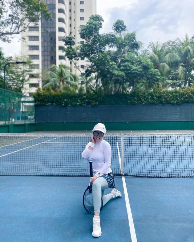 Potret Syahrini Main Tennis, Serba Mewah Pakai Celana Super Ngetat