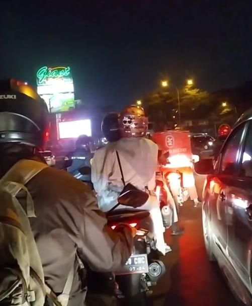 Pamit Tidur Tahunya Selingkuh Kepergok Kekasih