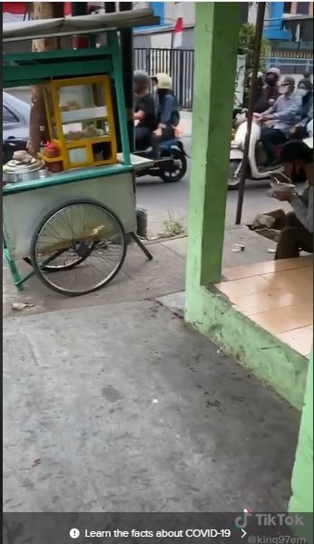 Viral Video Pilu Tukang Bakso Makan