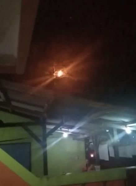 Viral Bola Api Meliuk-liuk di Atas Rumah Warga, Ramai Disebut Santet  Banaspati | Dream.co.id