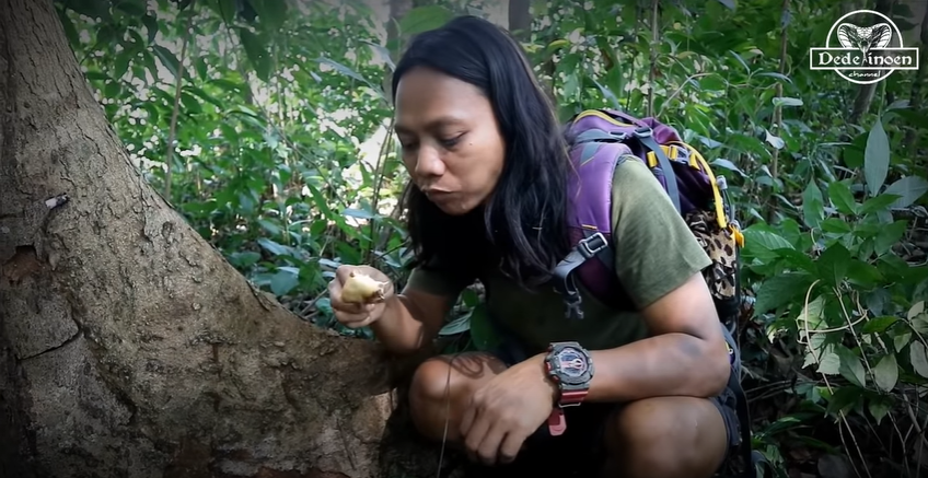 Dede Inoen Viral karena Mukbang Sesajen