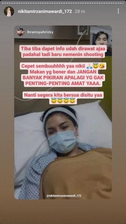 Nikita dilarikan ke rumah sakit