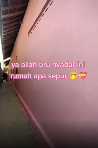 Viral rumah di desa panjangnya kayak sepur.