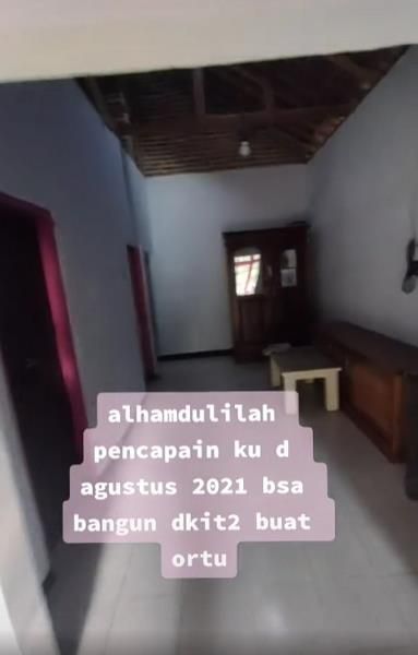 Bagian dalam rumah di desa yang panjangnya kayak sepur.