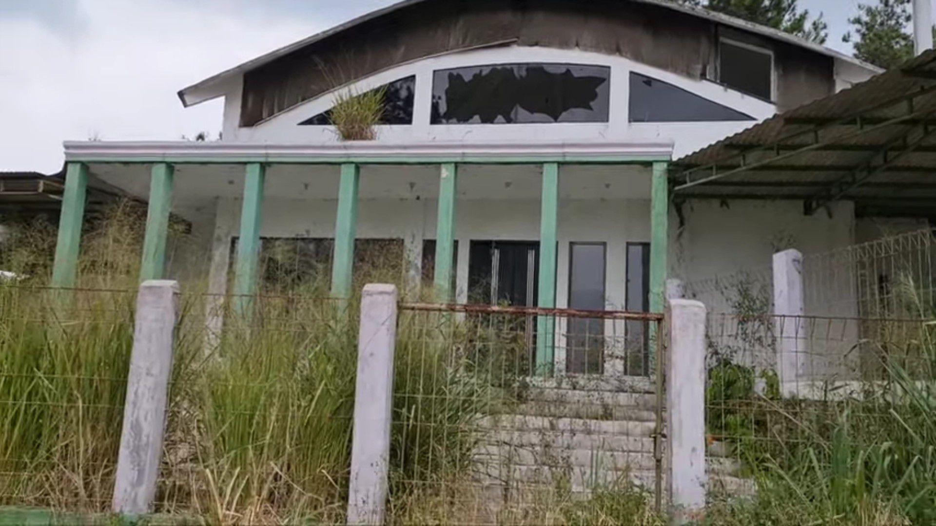 Bangunan seperti masjid