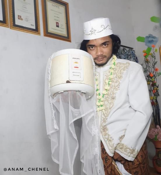 Pria Magelang Bikin Heboh Nikah Sama Rice Cooker