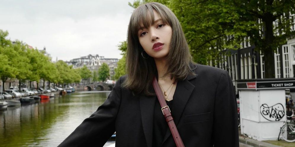  Mengintip Harga Sepaket Outfit Lisa Blackpink