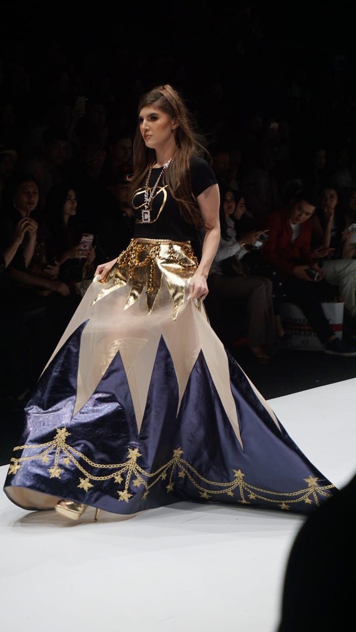 Kece Badai! Penampilan Cetar Bella Shofie di JFW 2020 | Dream.co.id