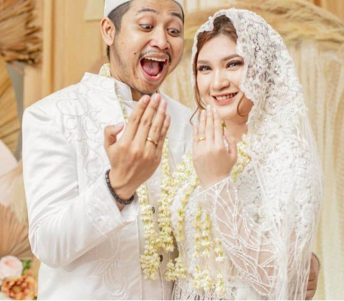 10 Pelawak Ini Punya Istri Super Cantik, Pasangan Tretan Muslim Curi