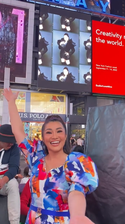 Fitri Carlina Dangdutan di Times Square, Warga New York Ikut Goyang