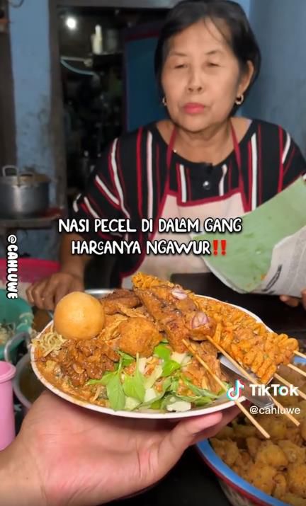 Viral Warung Nasi Pecel Nyempil Di Gang Sempit Porsi Segunung Lengkap