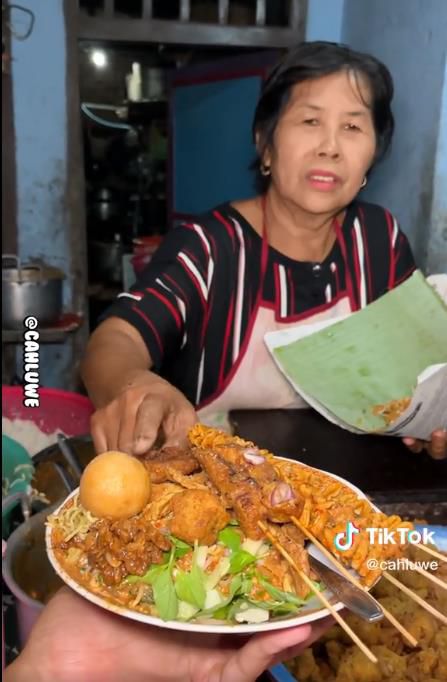 Viral Warung Nasi Pecel Nyempil Di Gang Sempit Porsi Segunung Lengkap