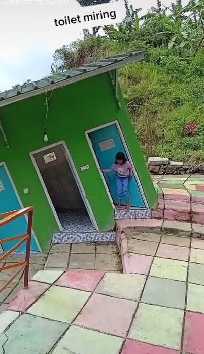 Viral Desain Toilet Umum Miring Di Tempat Wisata Ini Bikin Bingung Pengunjung Dream Co Id