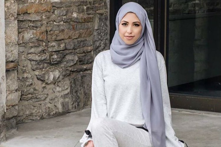 Warna Hijab Yang Cocok Untuk Baju Abu Abu