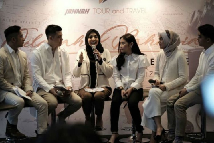 7 Seleb Indonesia Luncurkan Agen Travel Umroh Dan Wisata