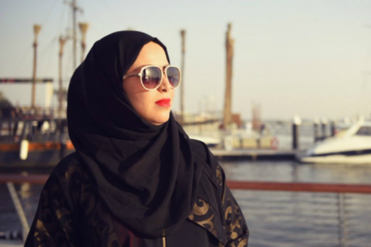 Paling Inspiratif Kacamata Hitam Wanita Hijab