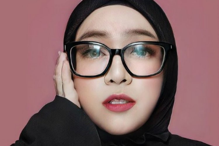 Coba Gaya Hijab Nissa Syaban Melly Goeslaw Disebut Kembaran